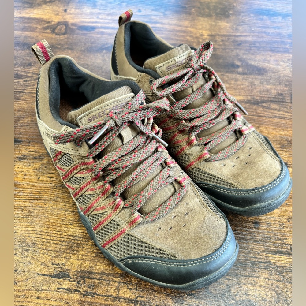 SKECHERS MEN’S BROWN SUEDE LEATHER HIKING SHOWS - LIKE NEW!